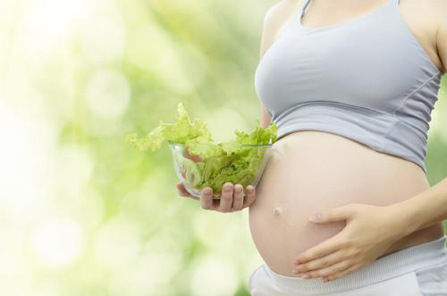 Bà bầu 3 tháng đầu cần ăn nhiều rau xanh