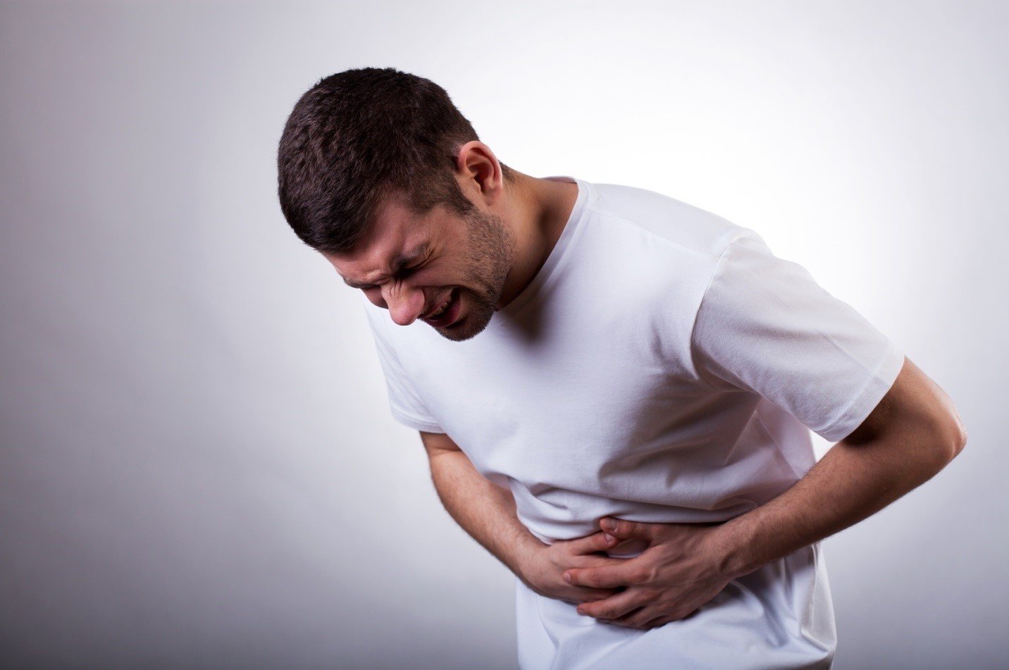 Tưởng chừng vô hại nhưng đau bụng có thể là dấu hiệu của bệnh lý